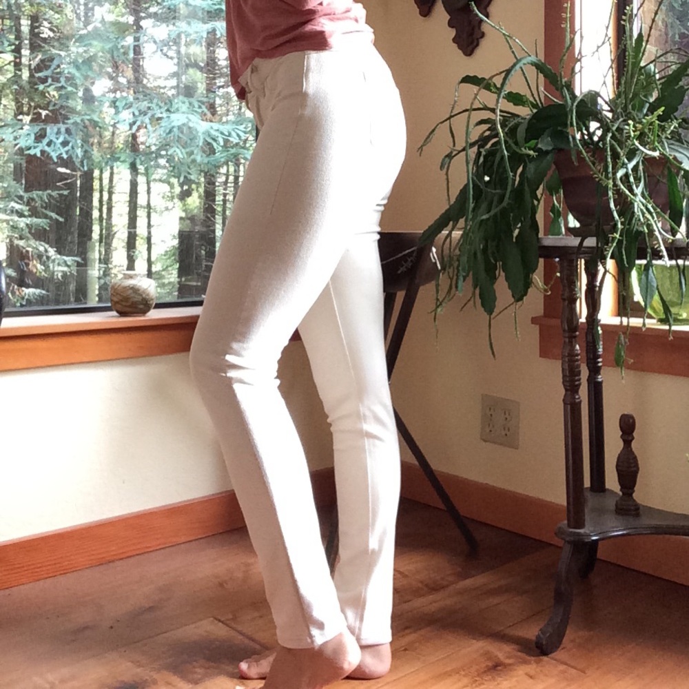 White skinny jeans